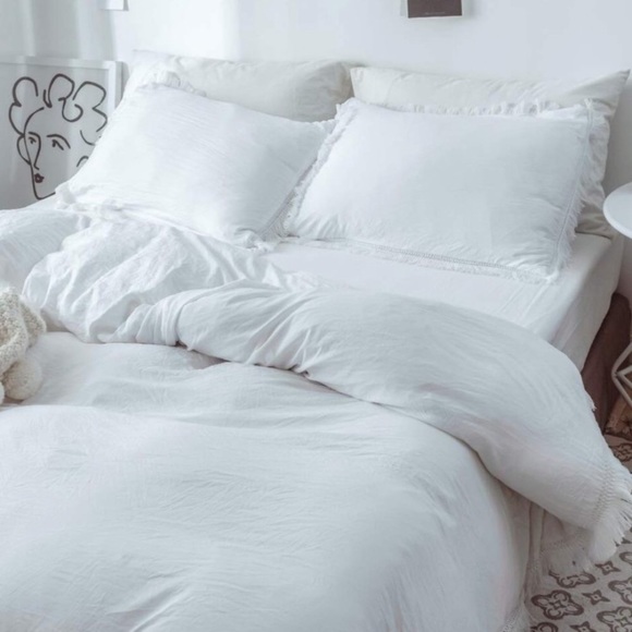 - NEW WHITE Tassel Duvet Set - - Picture 3 of 4